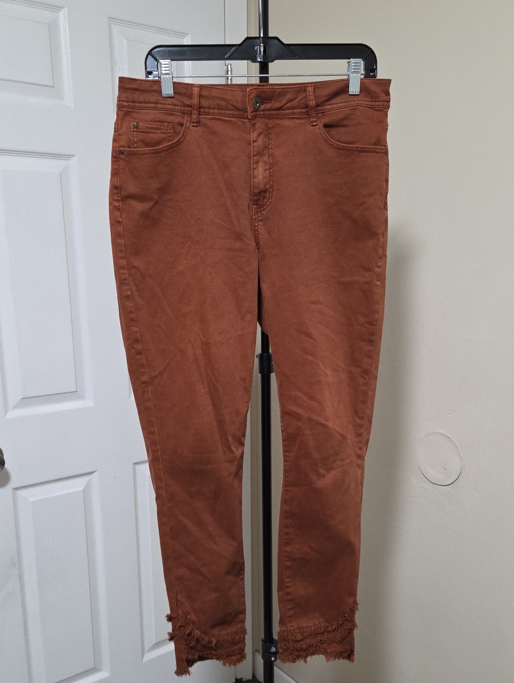 CHARLIE B Women's Rust Brown Ankle Jeans with Frayed Hem